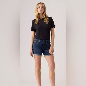 Levi’s mid length shorts. Size 34